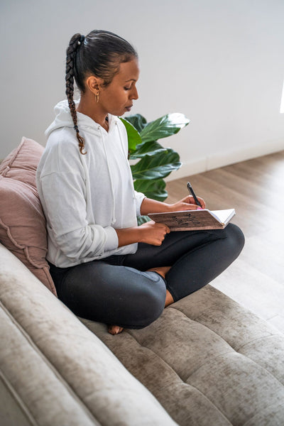 Nigel Walker's Meaningful Mornings™ program. A 21-day online course to guide you to a stress-free life. Practice mindful mediation. Journaling to uncover your true beliefs. Practice gratitude. Find your happiness.